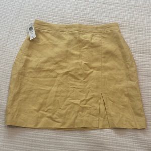 New with tags Aritzia Wilfred light yellow skirt with slit